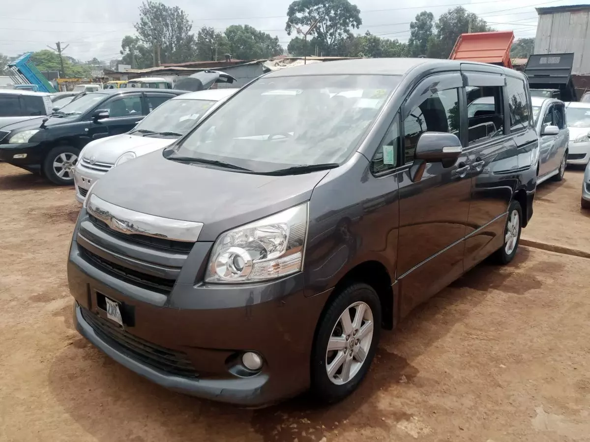 Toyota Noah - 2007