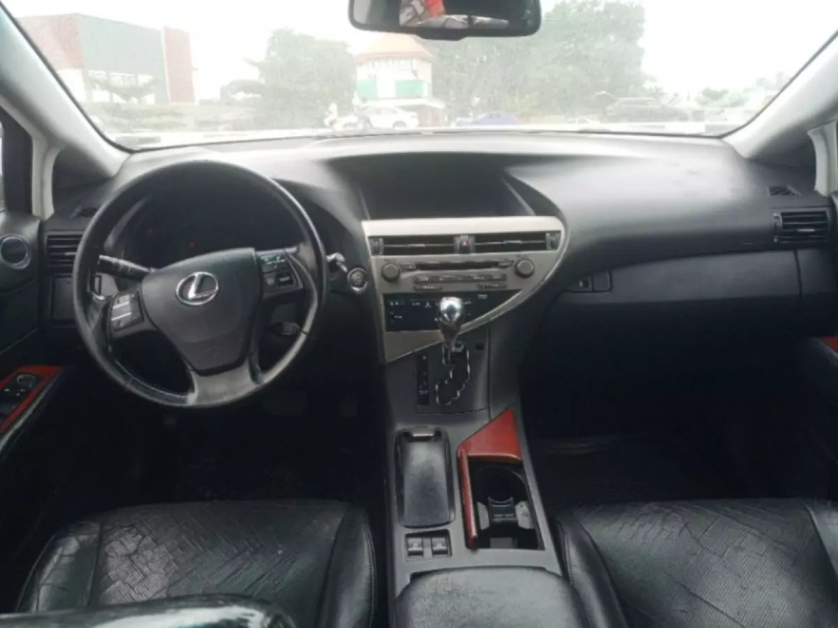 interiorFront