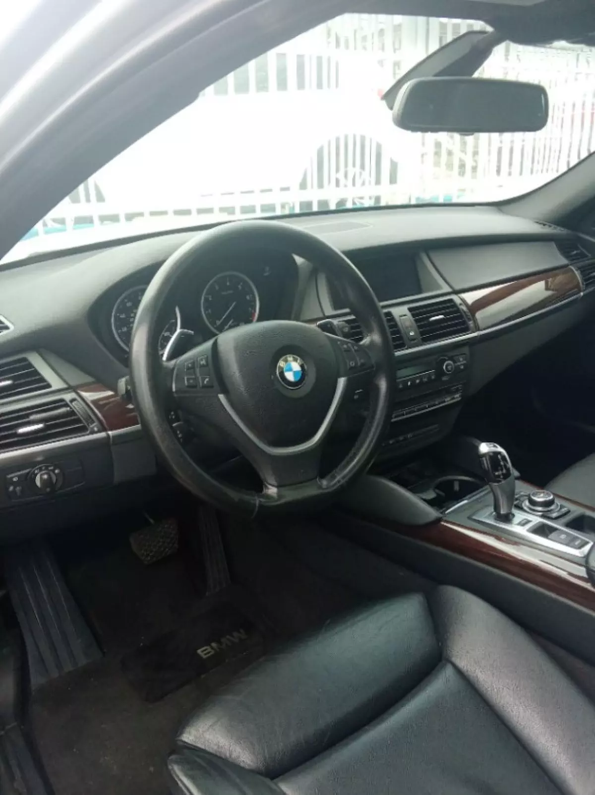 interiorFront