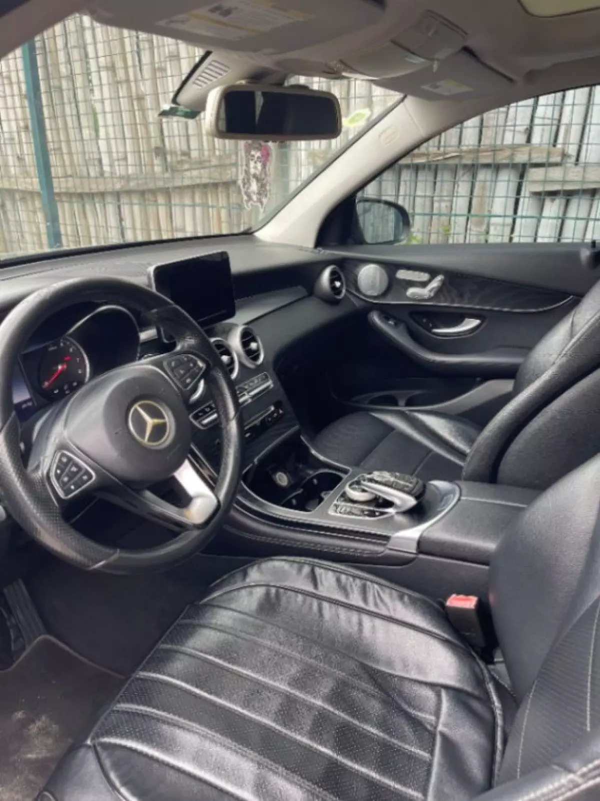 interiorFront