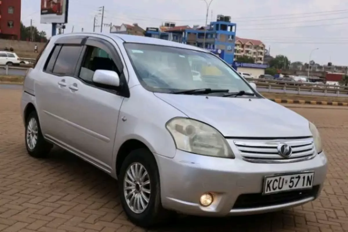 Toyota Raum  - 2012