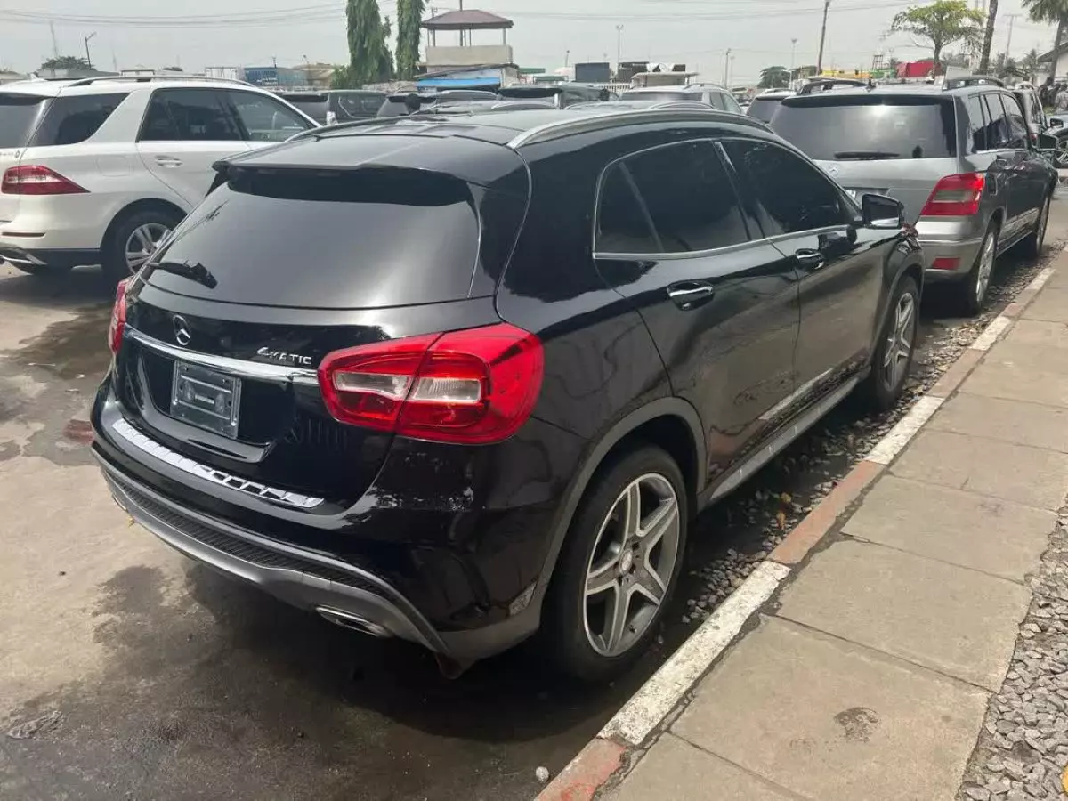 car Right Back