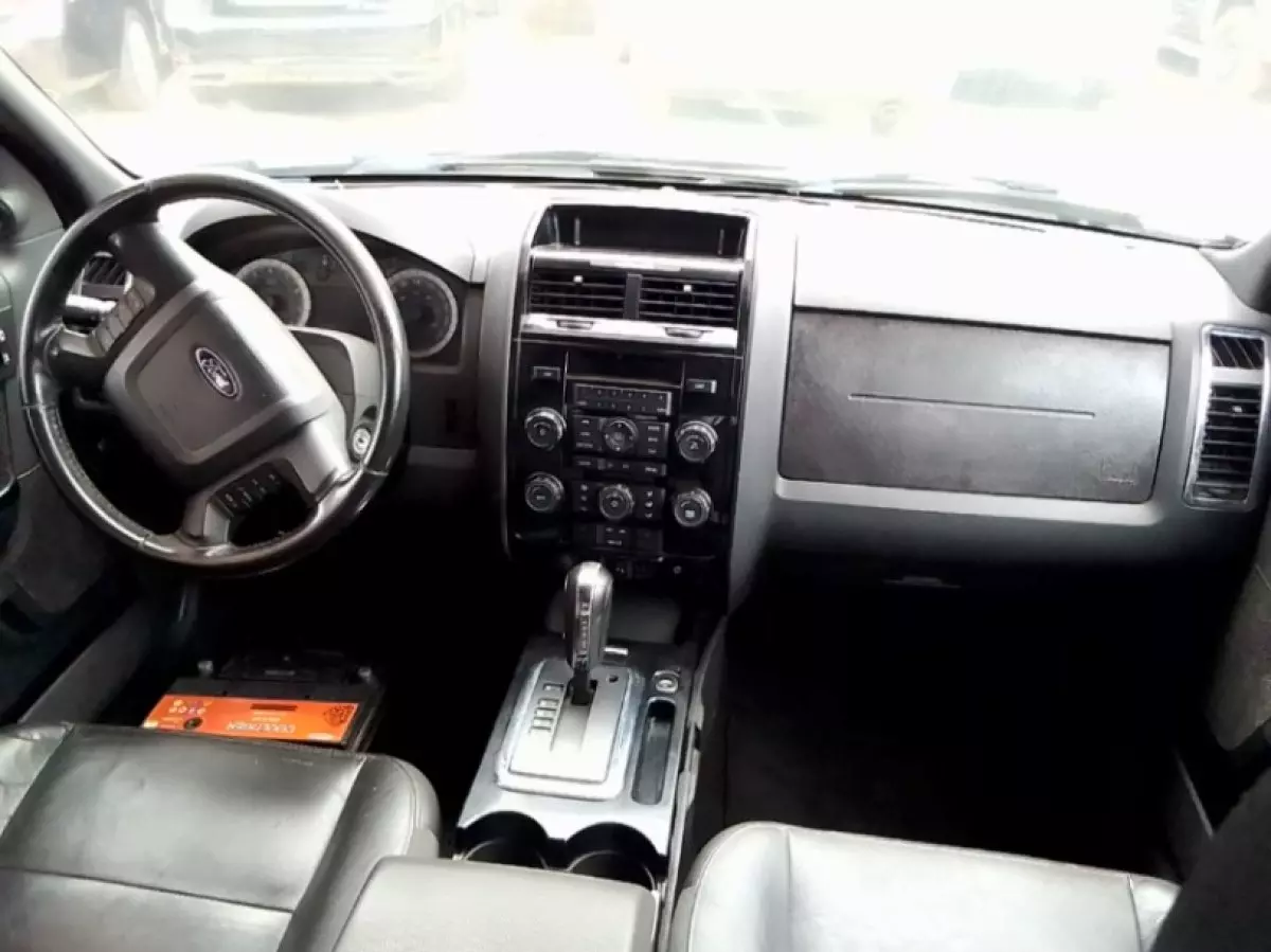 interiorFront