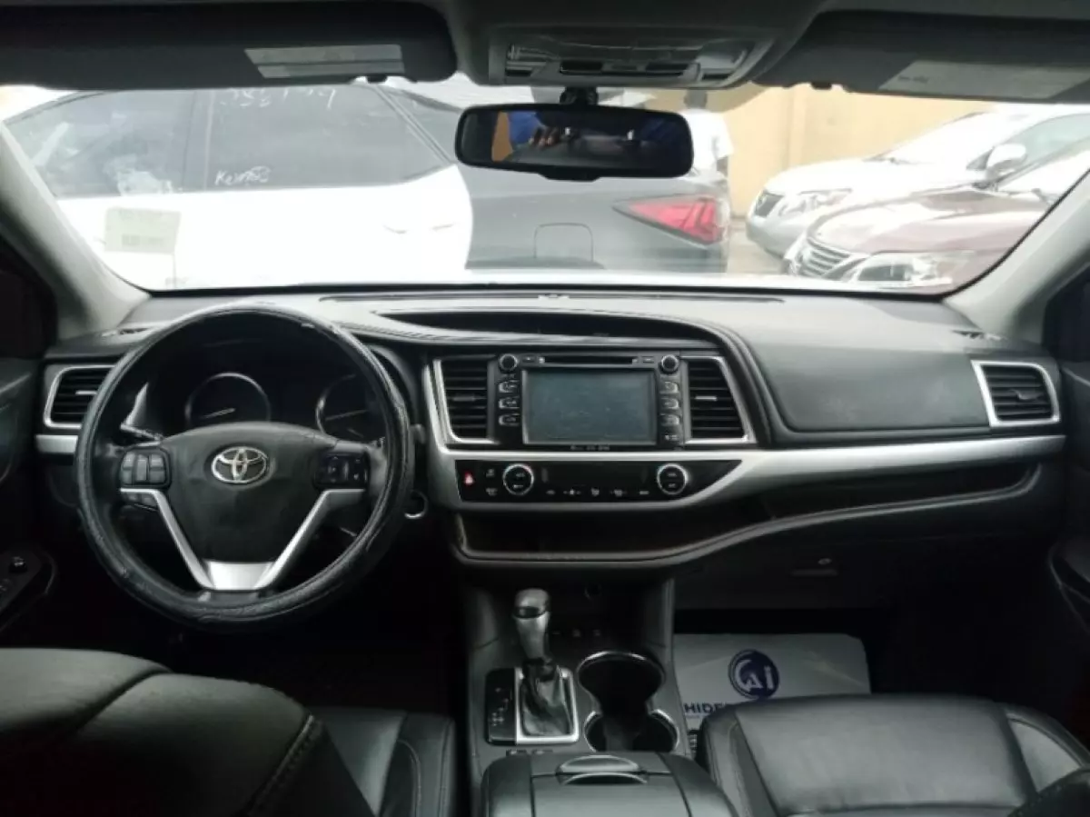 interiorFront
