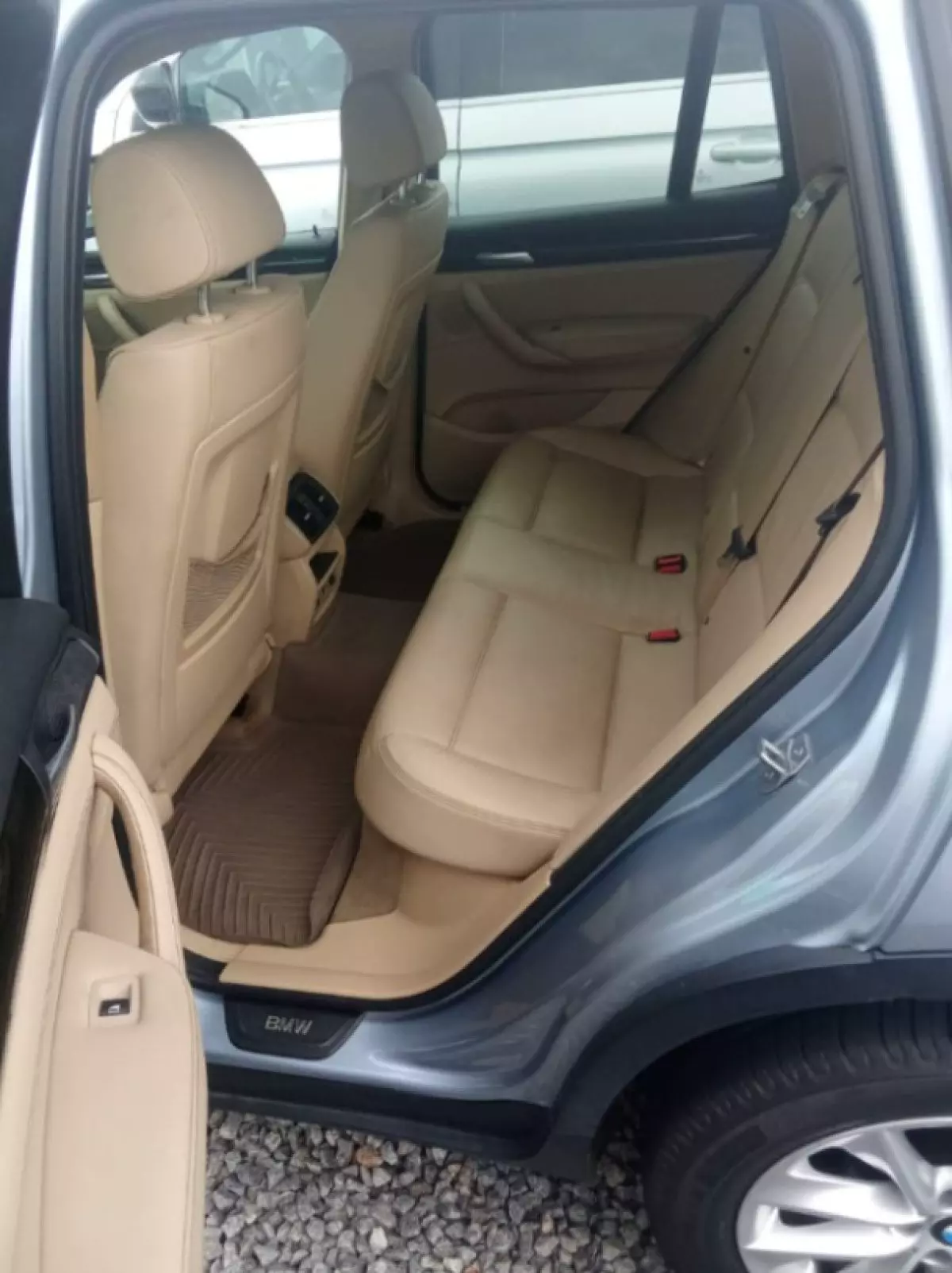 interiorBack