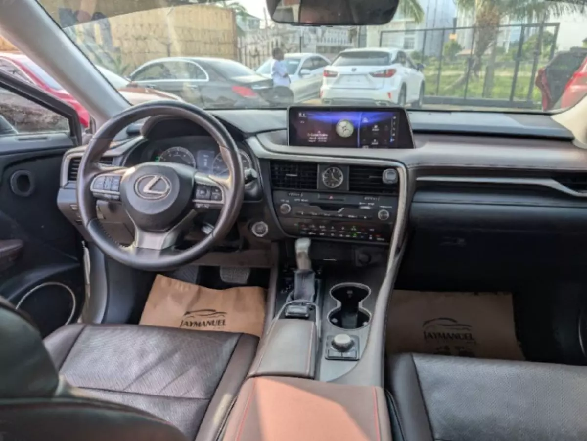 interiorFront