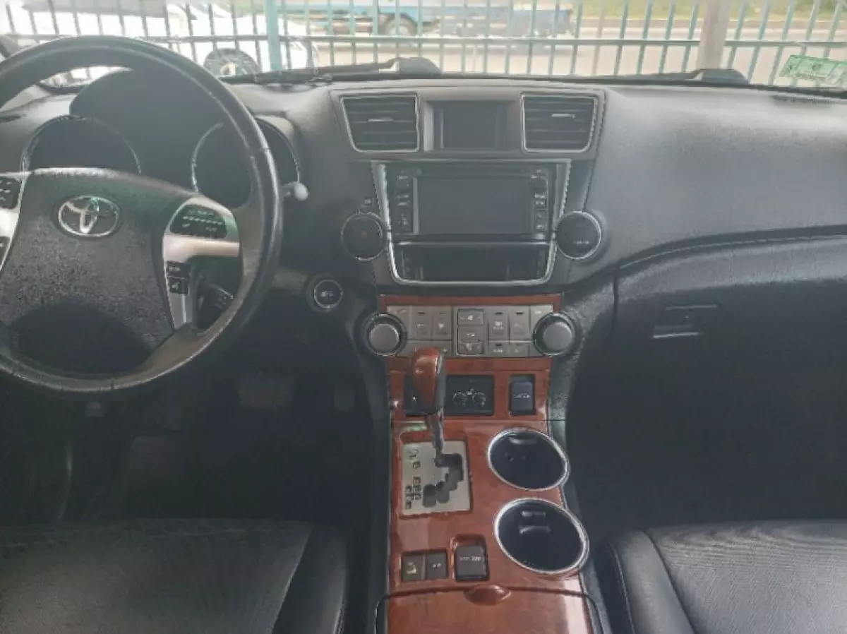interiorFront