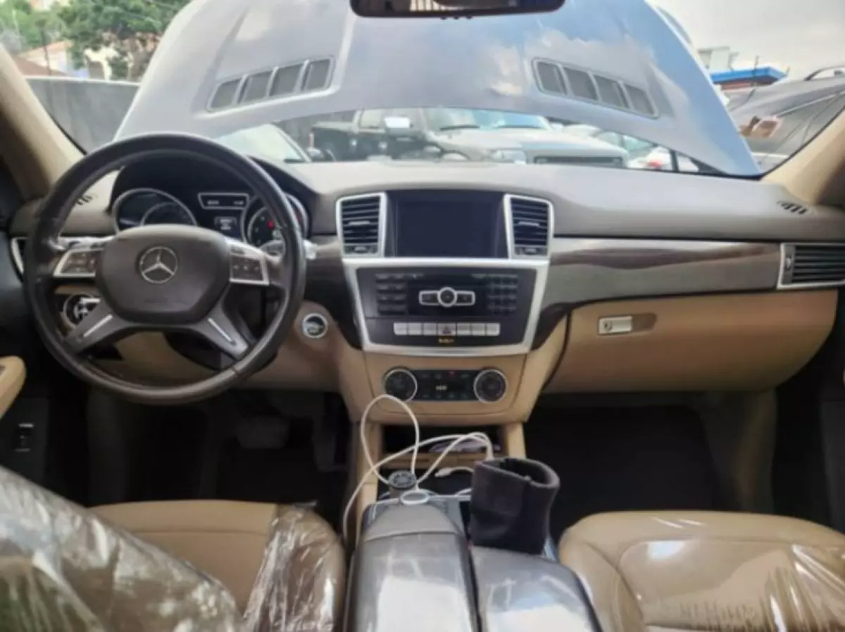 interiorFront