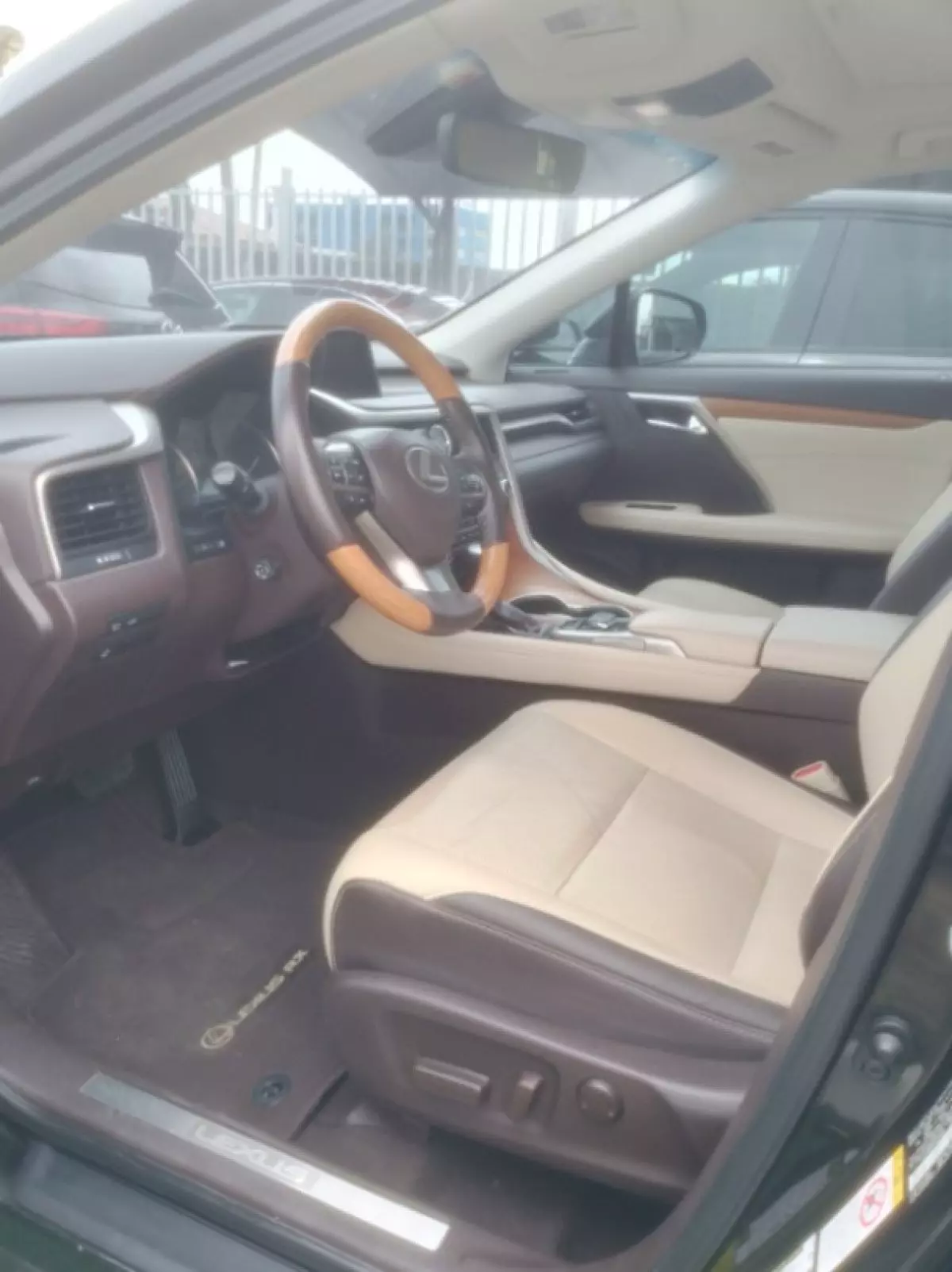 interiorFront