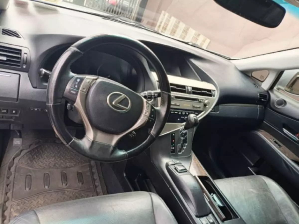 interiorFront