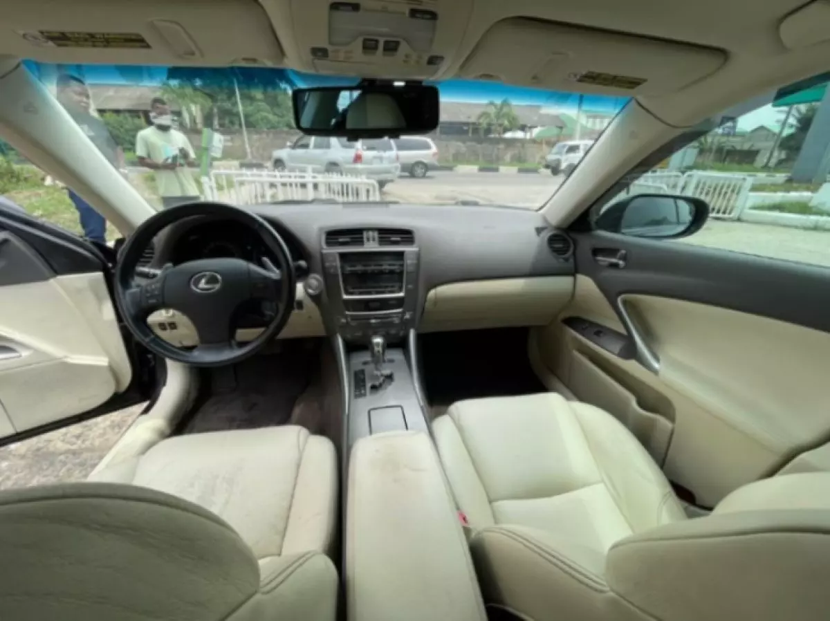 interiorFront