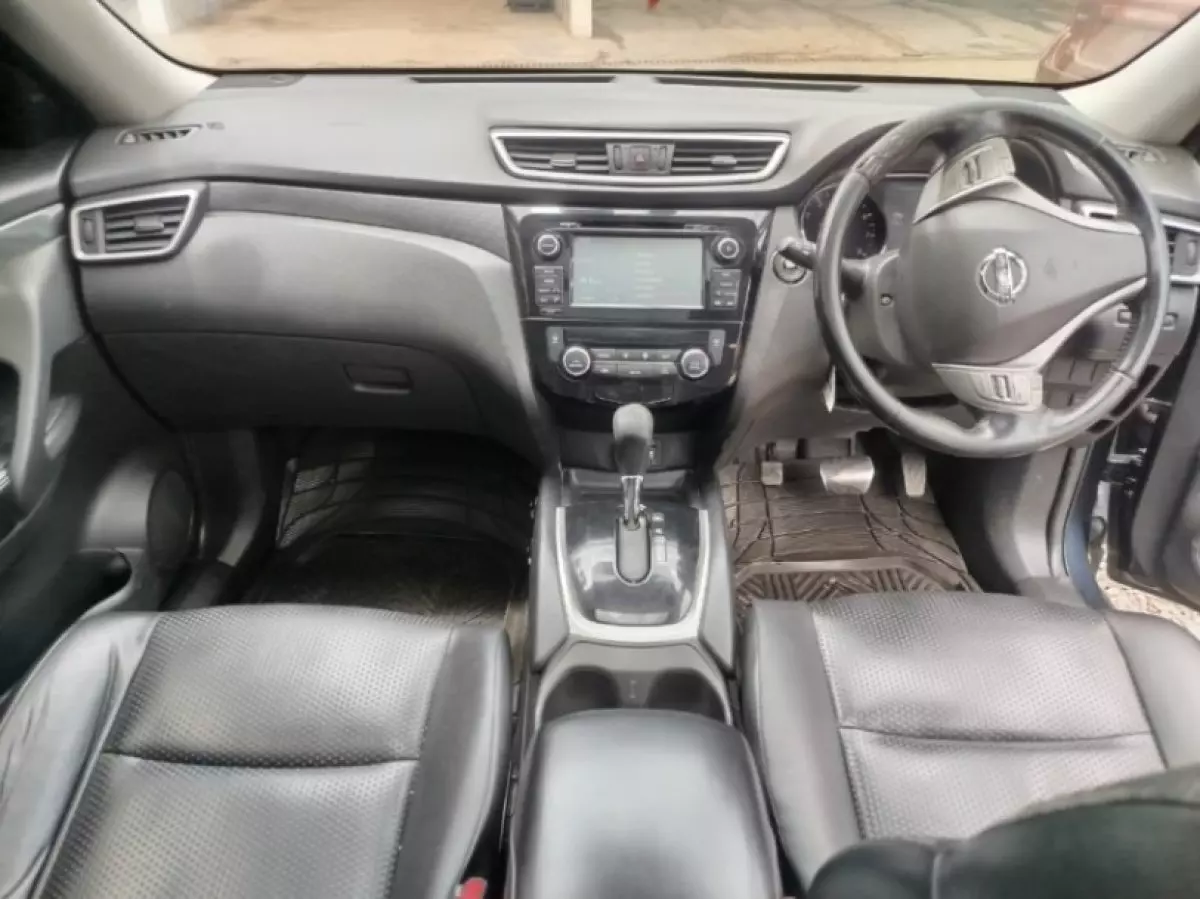 interiorFront