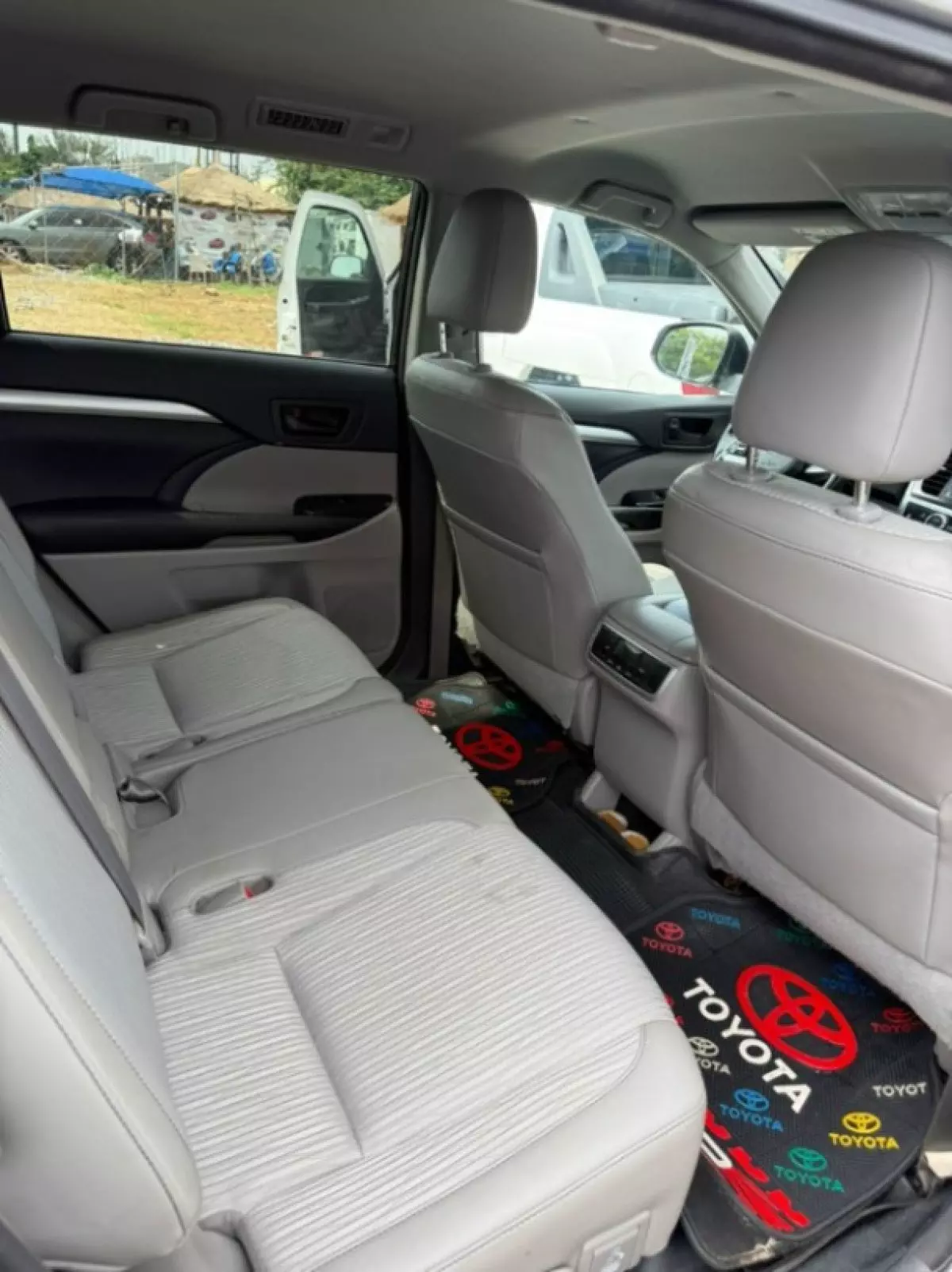 interiorFront