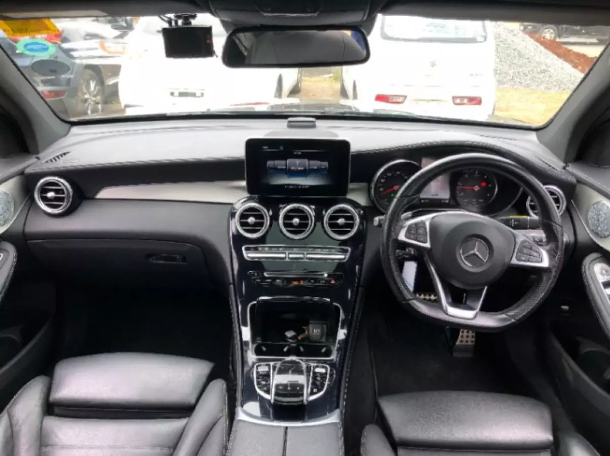 interiorFront