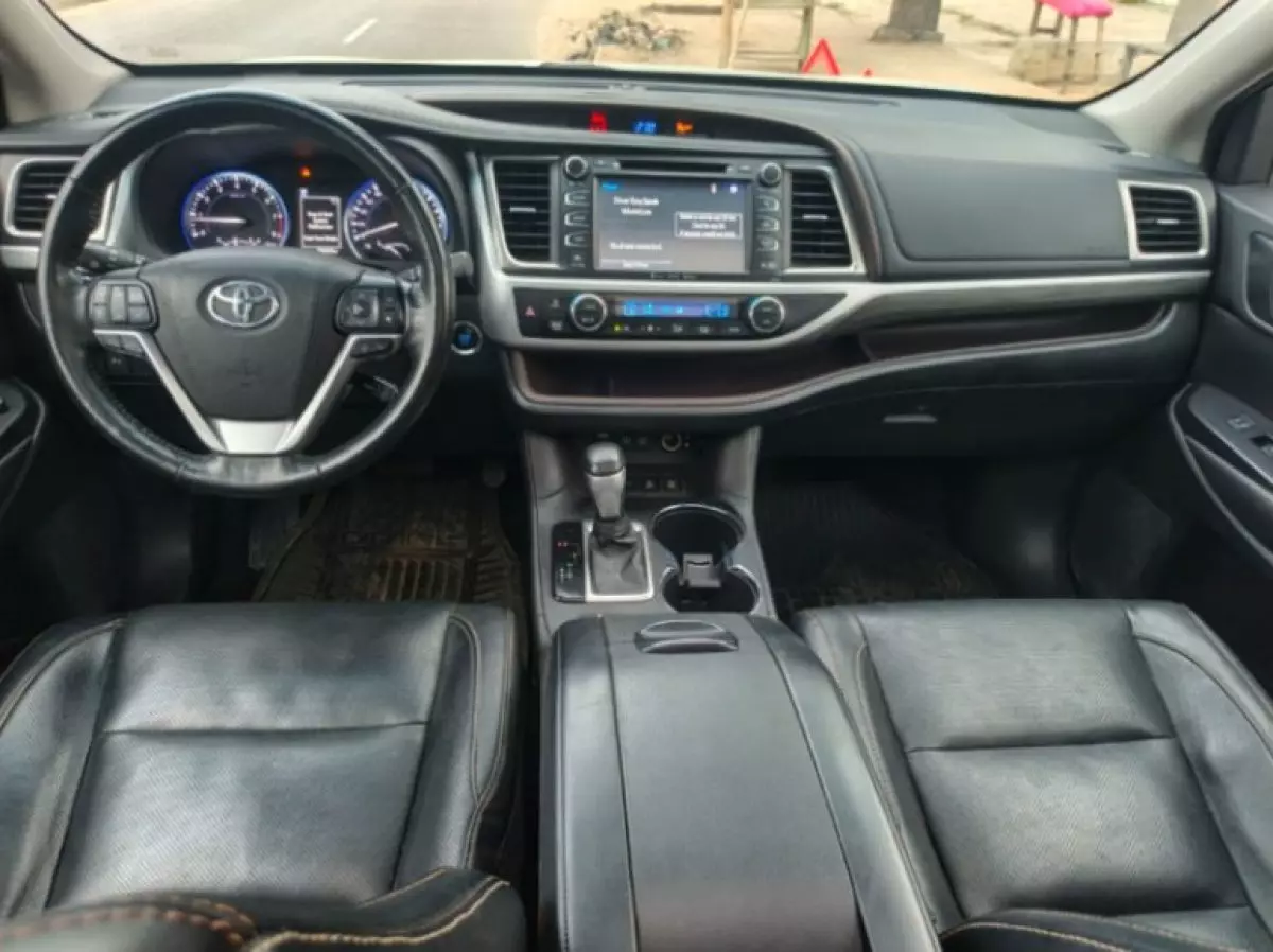 interiorFront