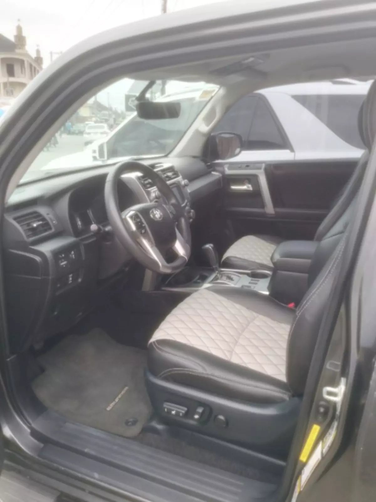 interiorFront