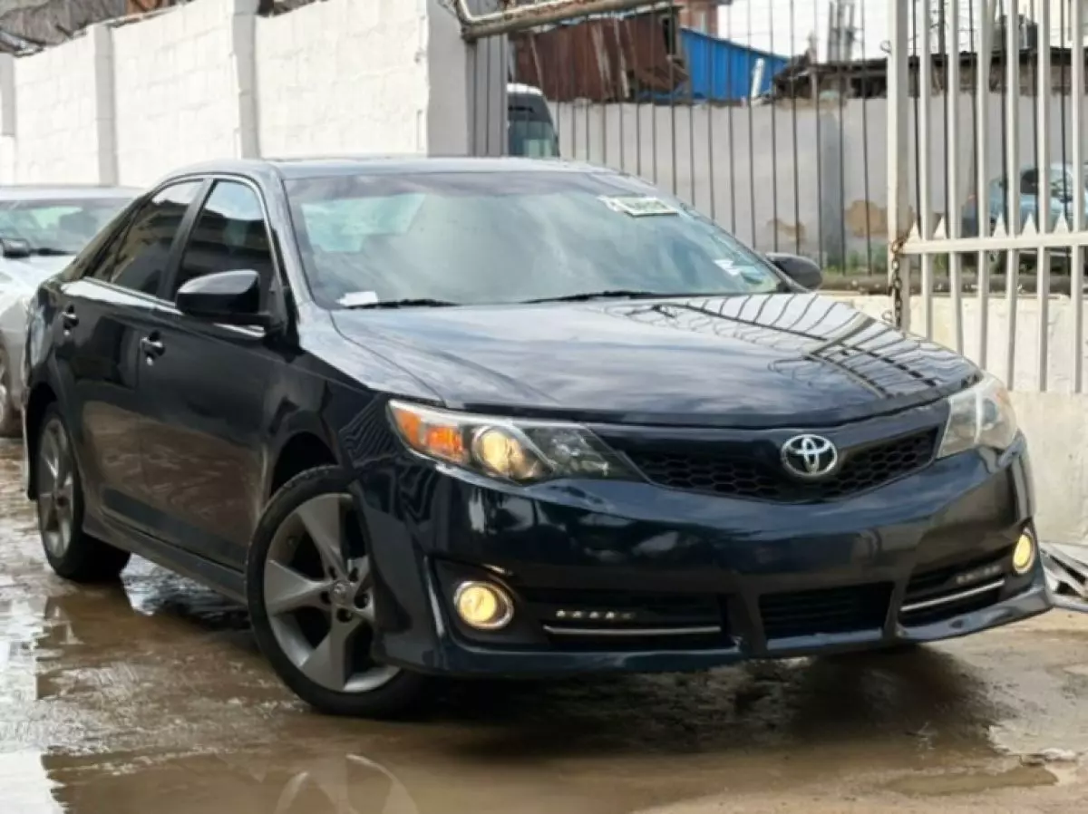 Toyota Camry - 2013