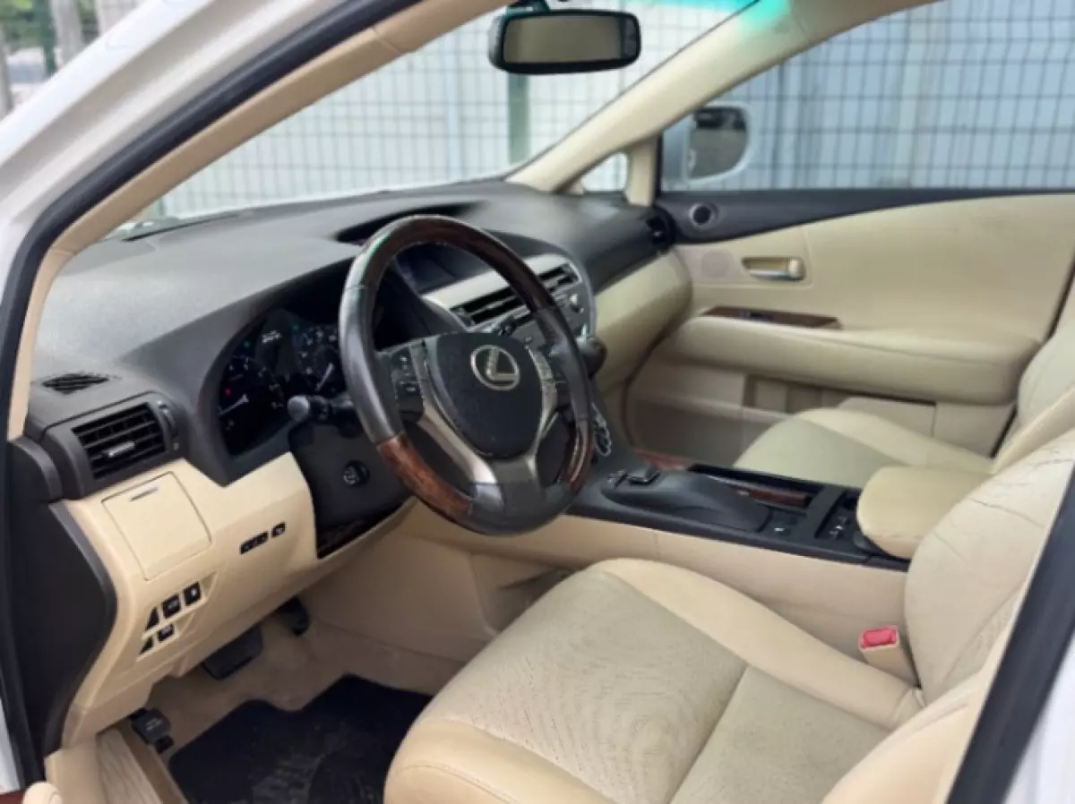 interiorFront