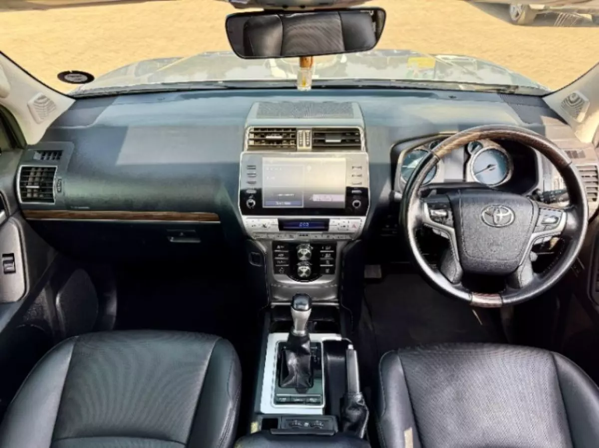 interiorFront