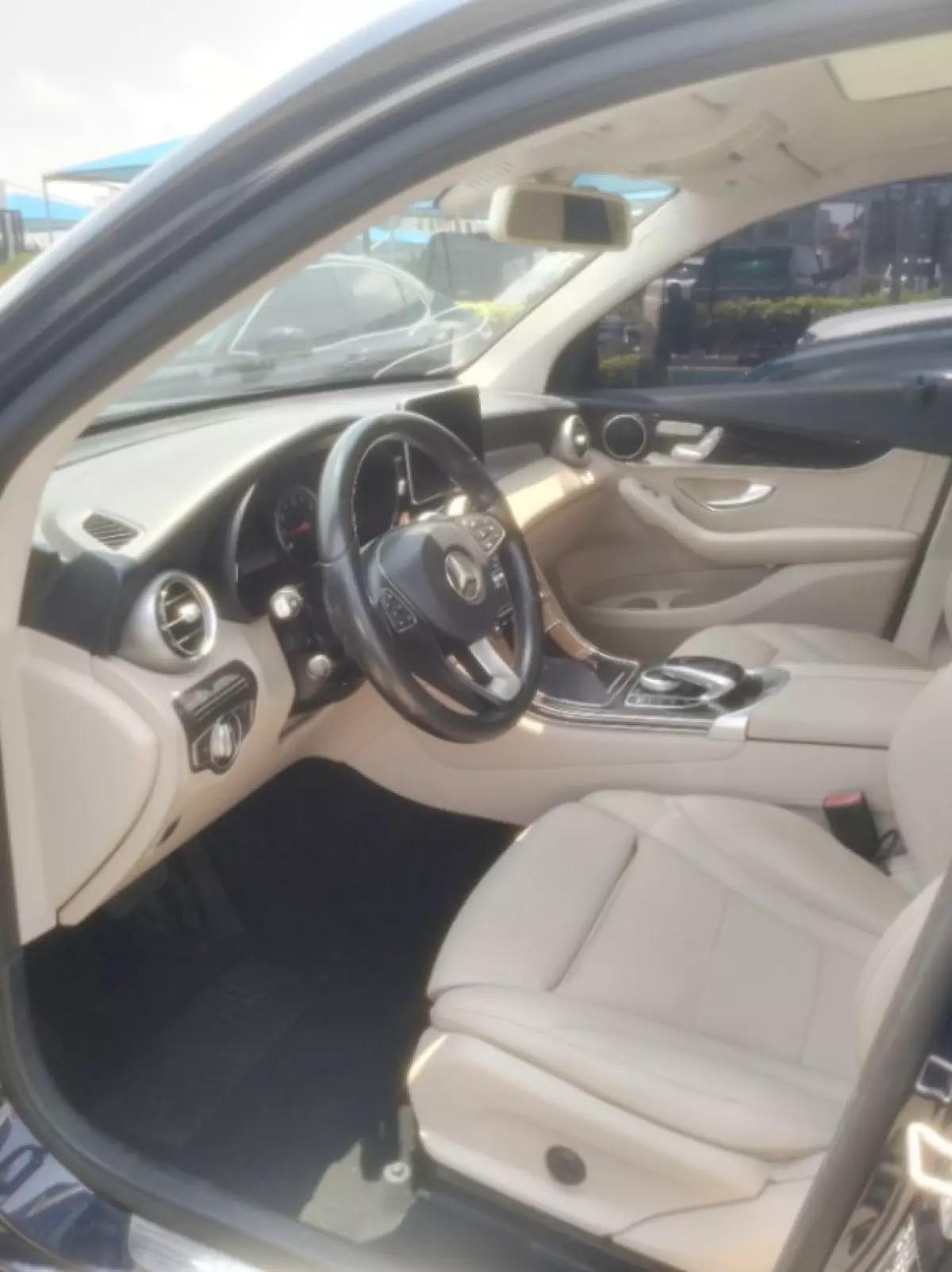 interiorFront