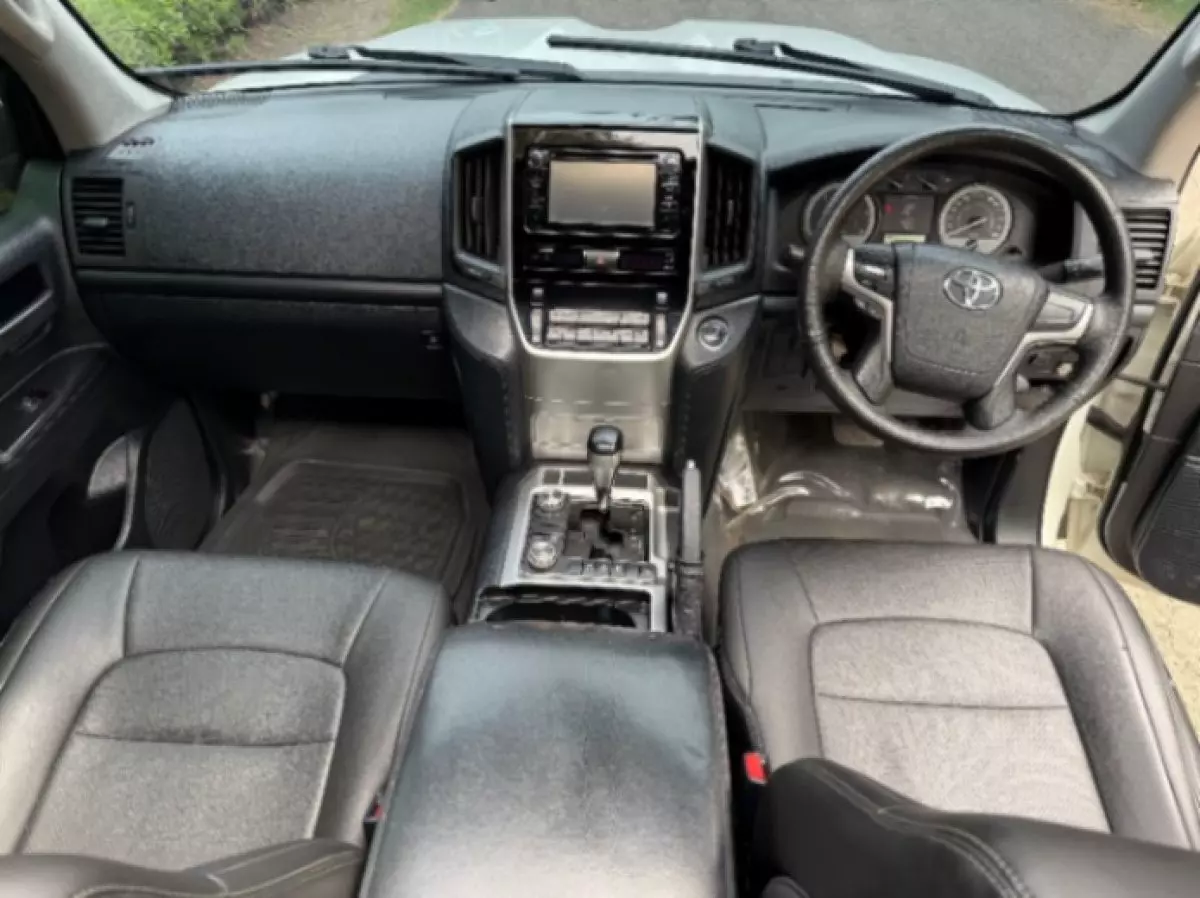 interiorFront
