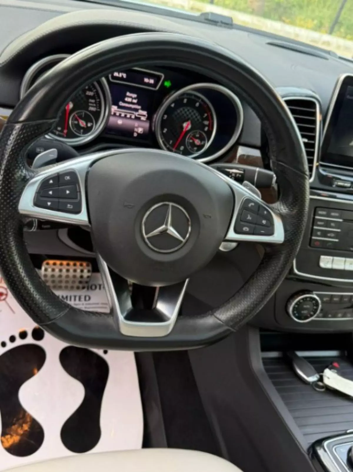 interiorFront