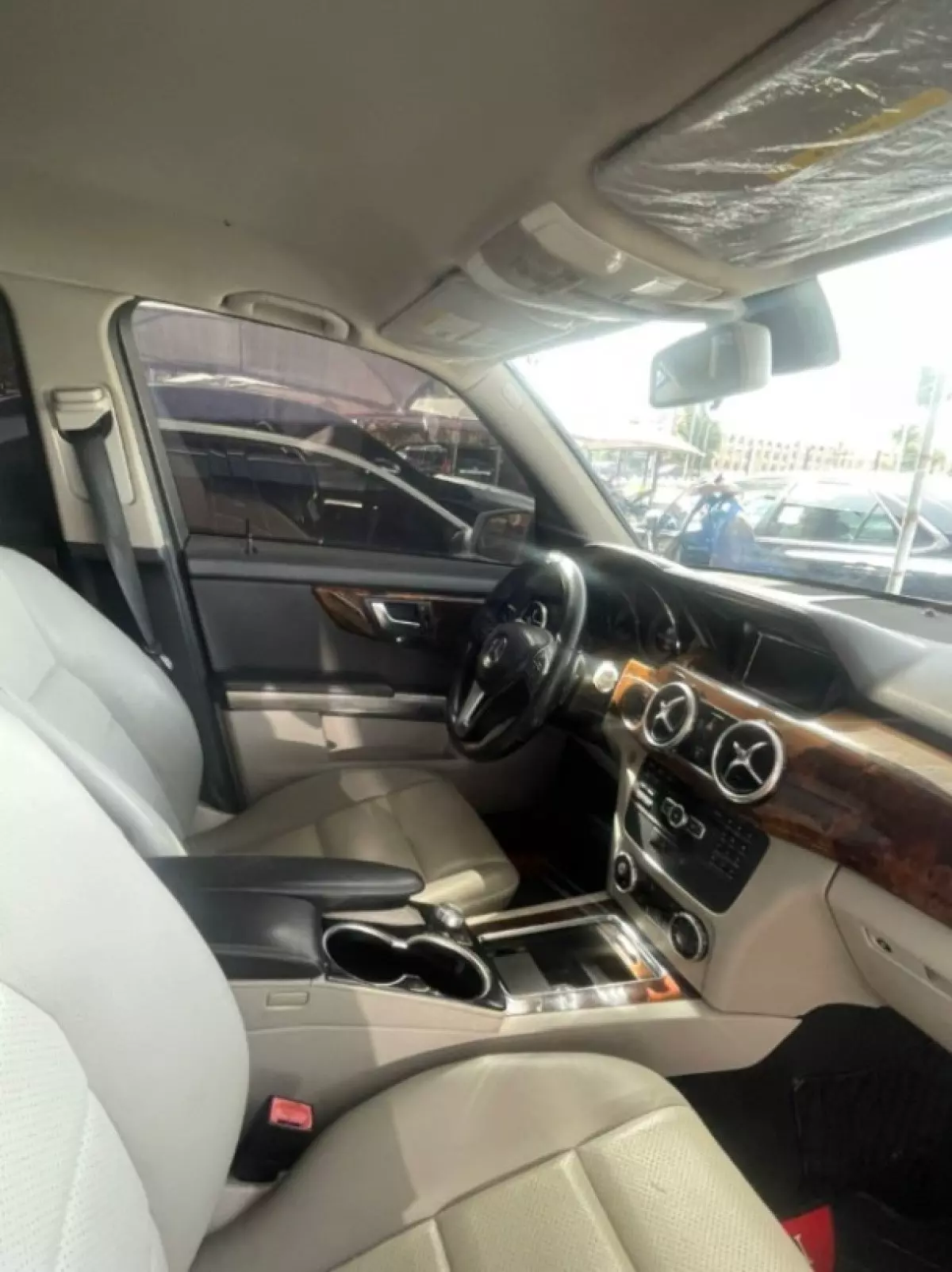 interiorFront
