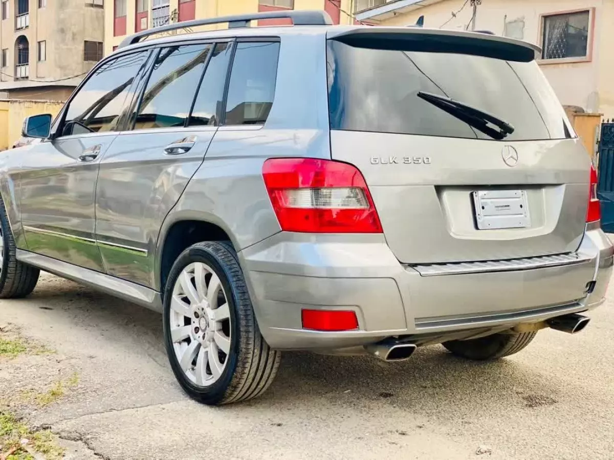 car Right Back
