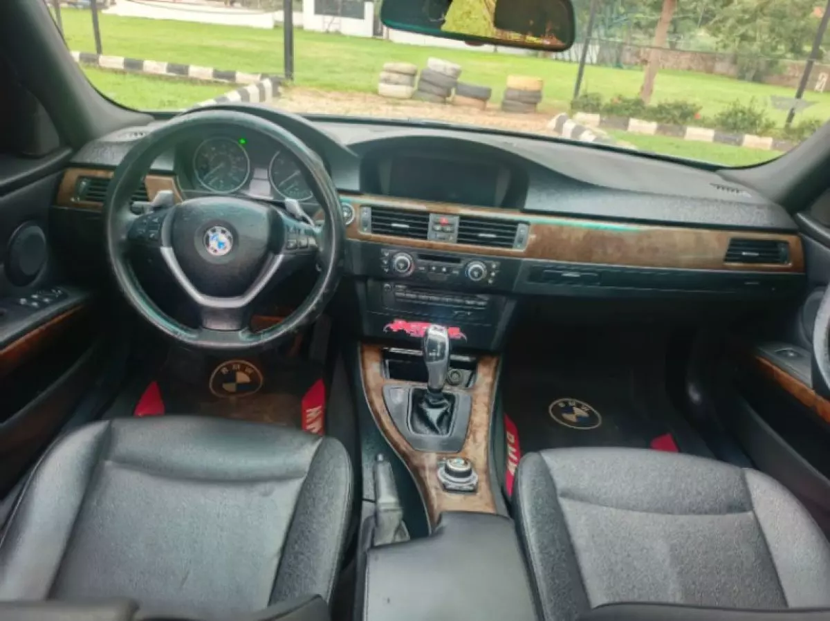 interiorFront