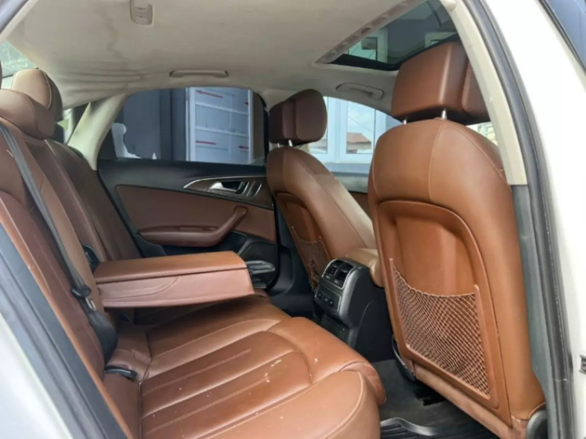 interiorBack