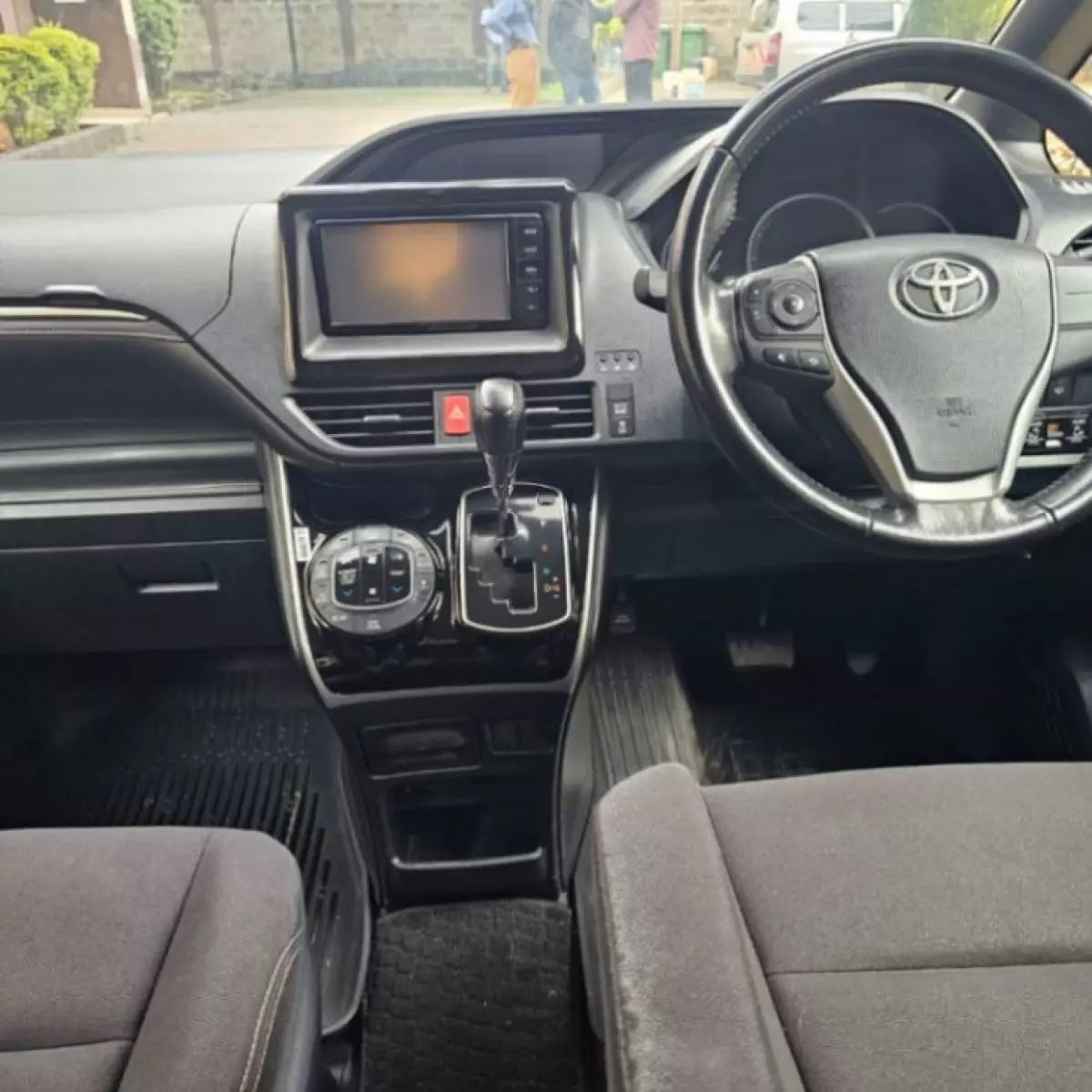 interiorFront