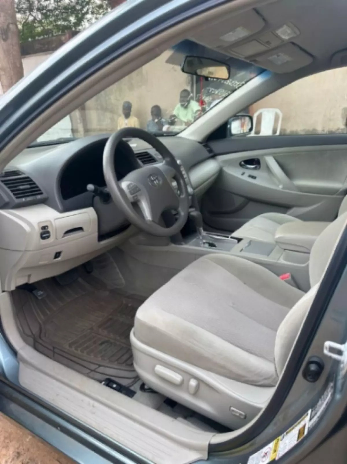 interiorFront