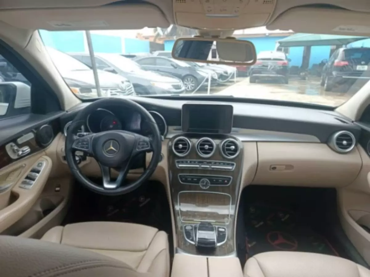 interiorFront