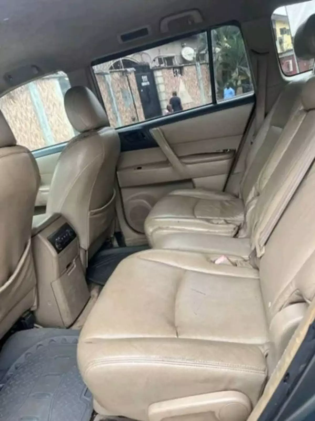 interiorBack