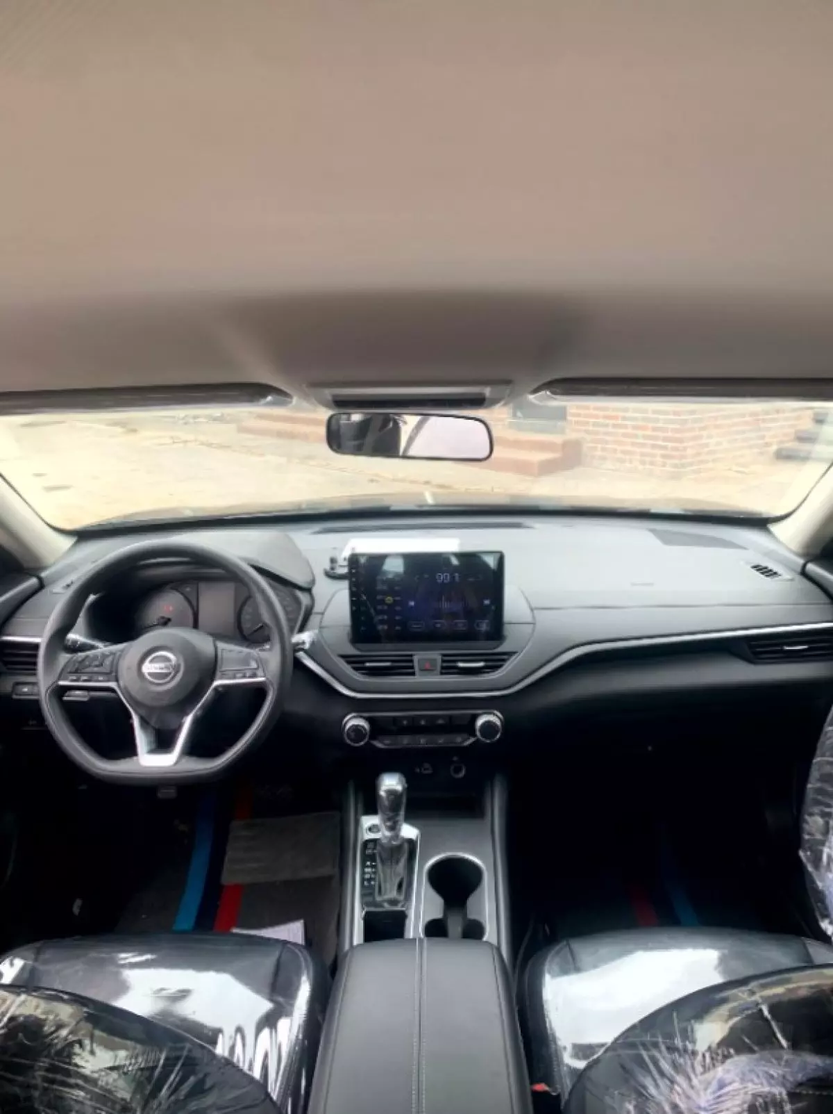 interiorFront