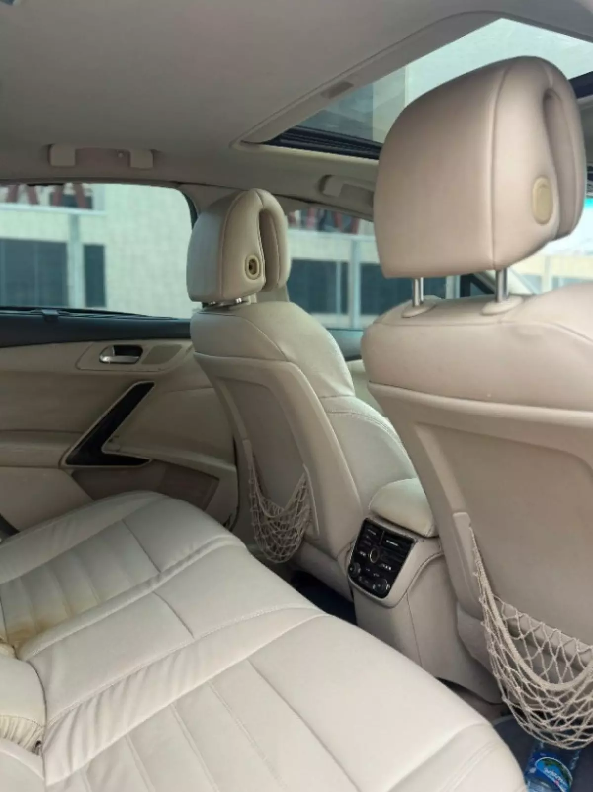 interiorBack
