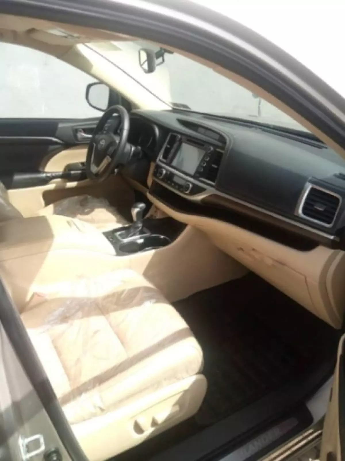 interiorFront