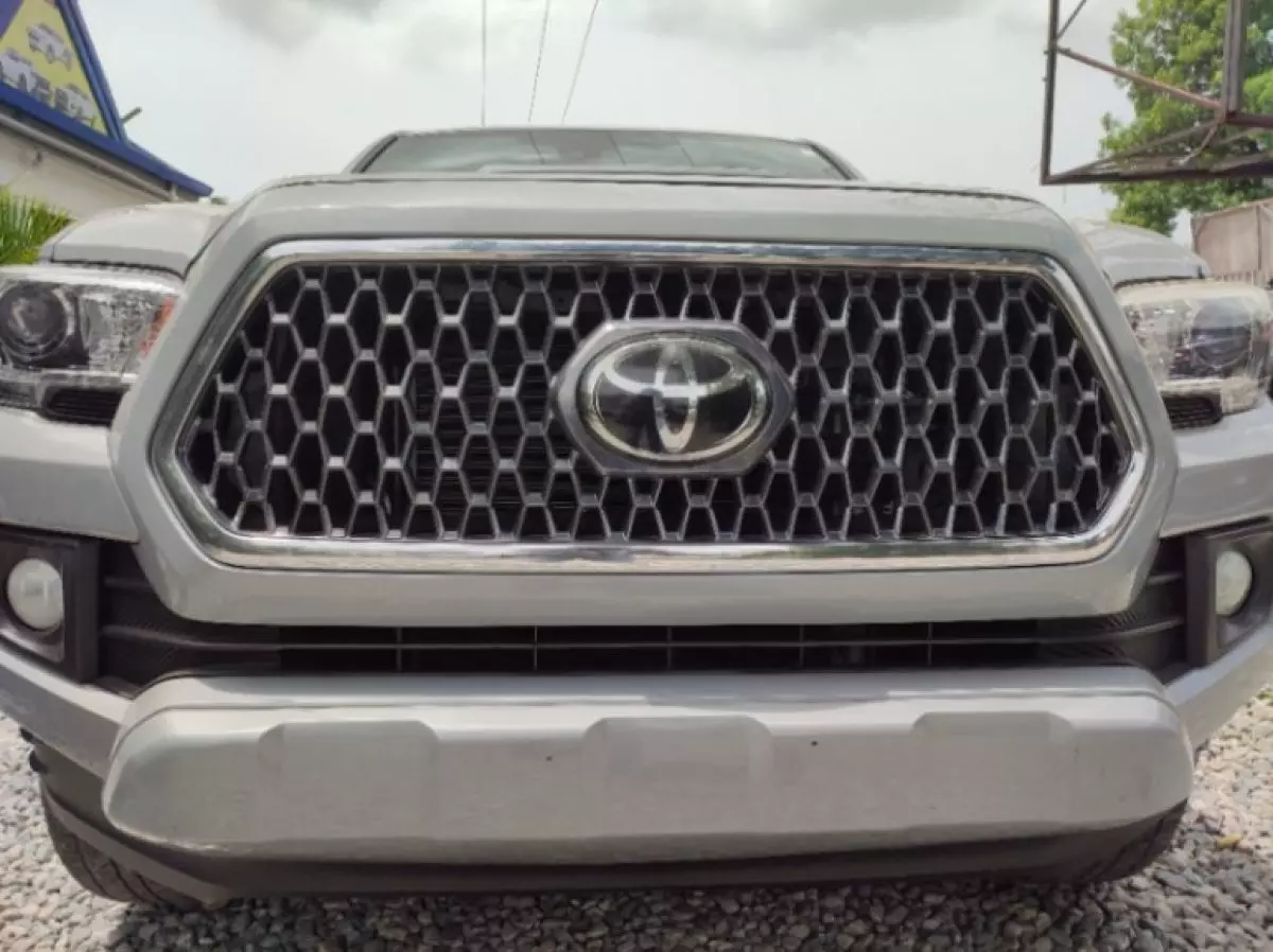 Toyota Tacoma   - 2018