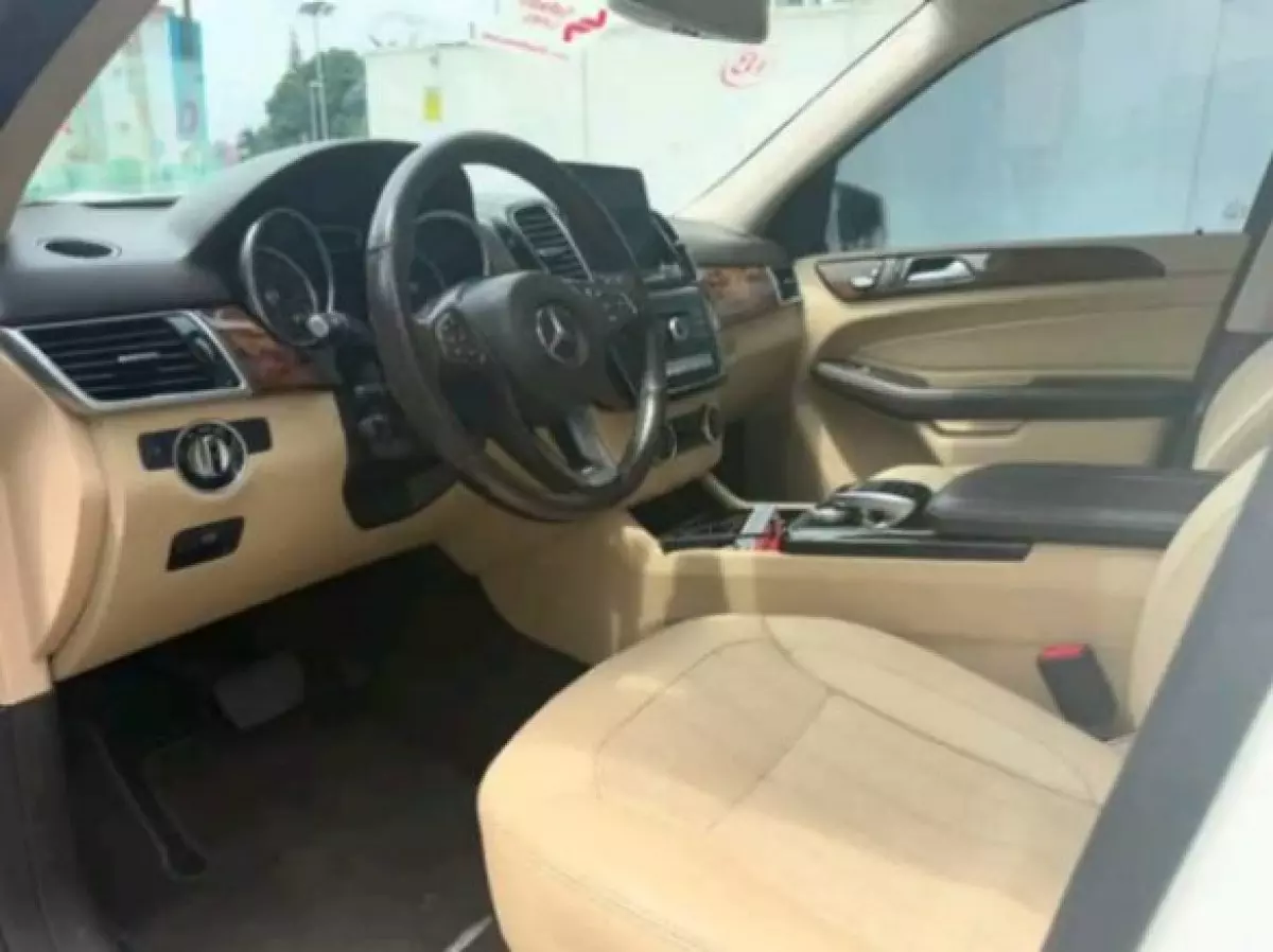 interiorFront