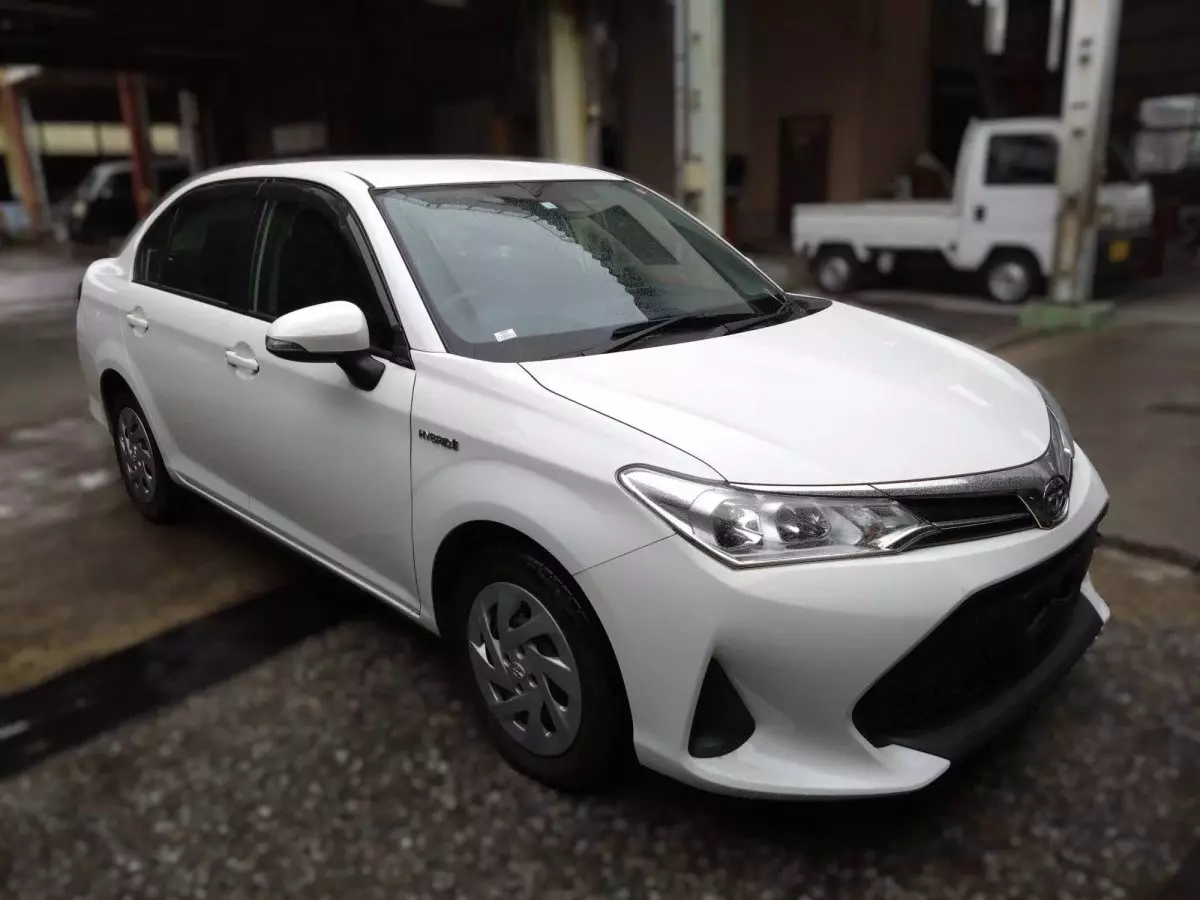 Toyota Axio hybrid  - 2018