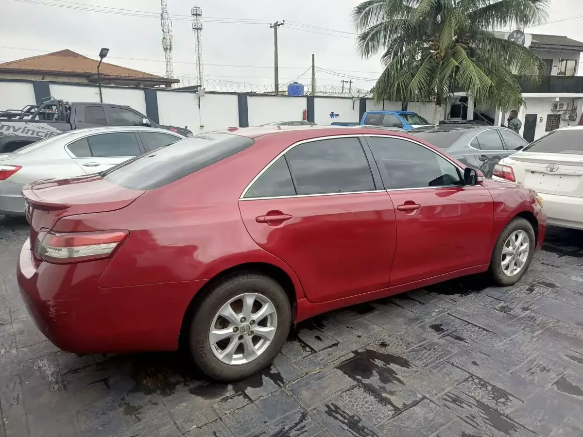 Toyota Camry - 2011