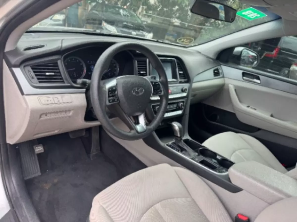 interiorFront