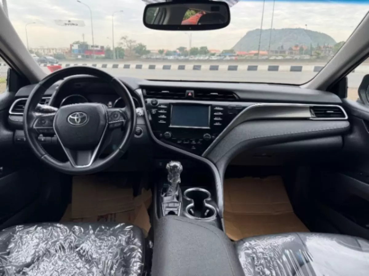 interiorFront