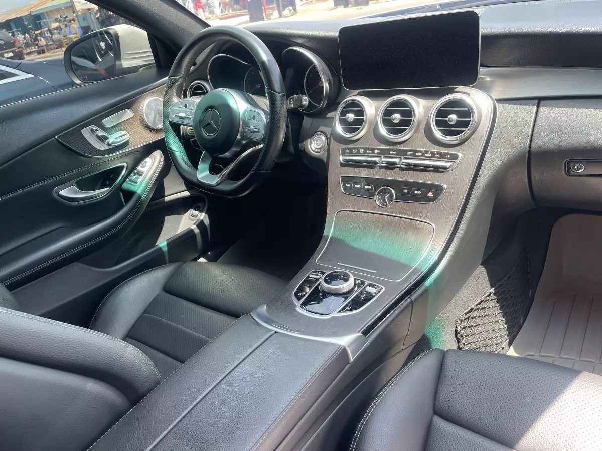 interiorFront