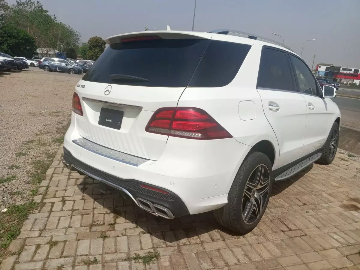 car Right Back