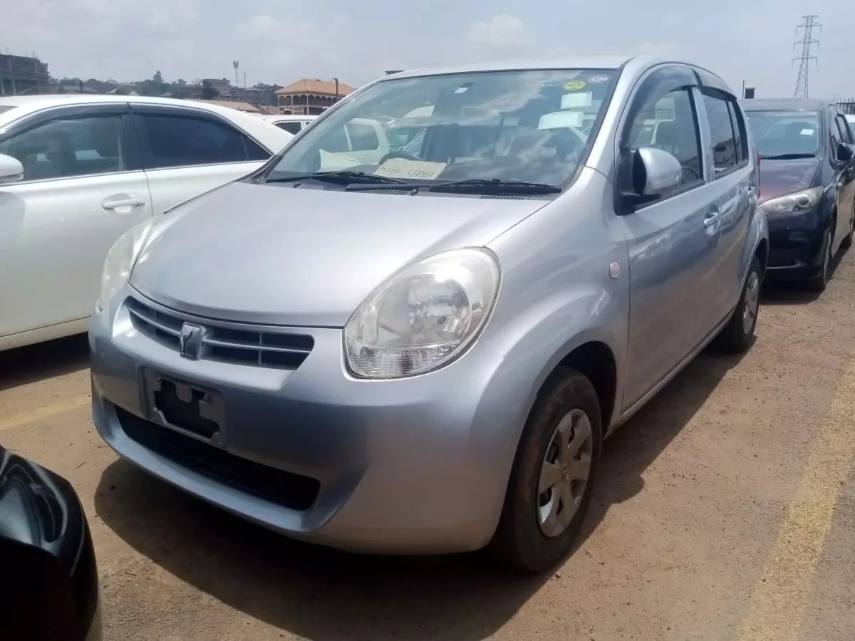 Toyota Passo - 2012
