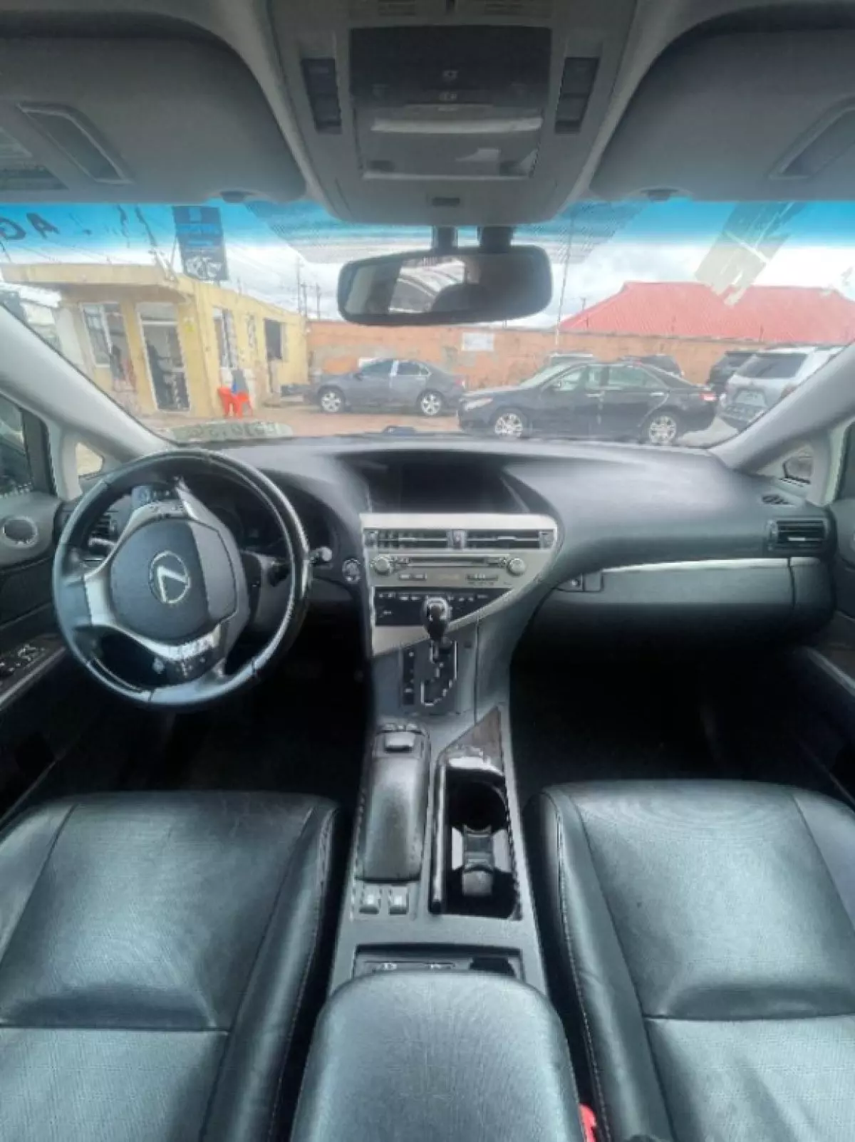 interiorFront