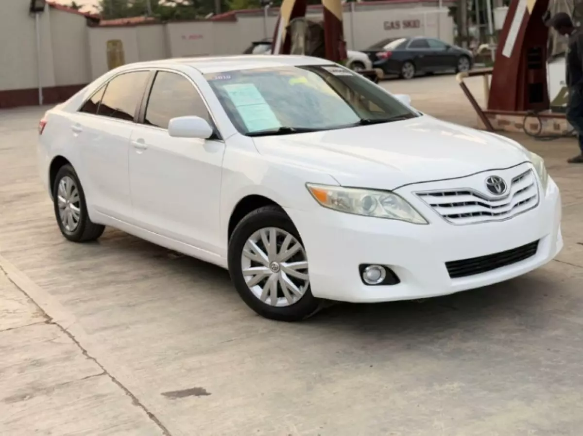 Toyota Camry - 2010