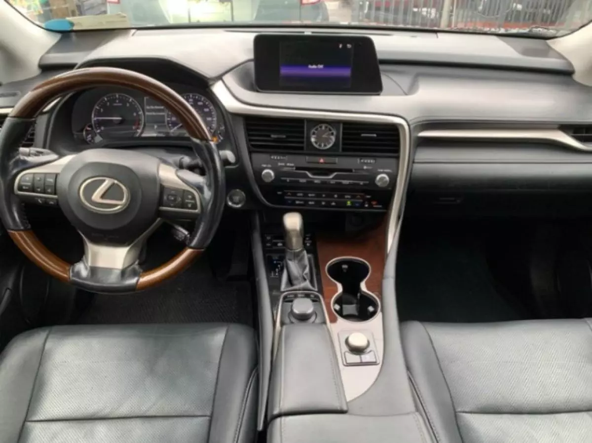 interiorFront