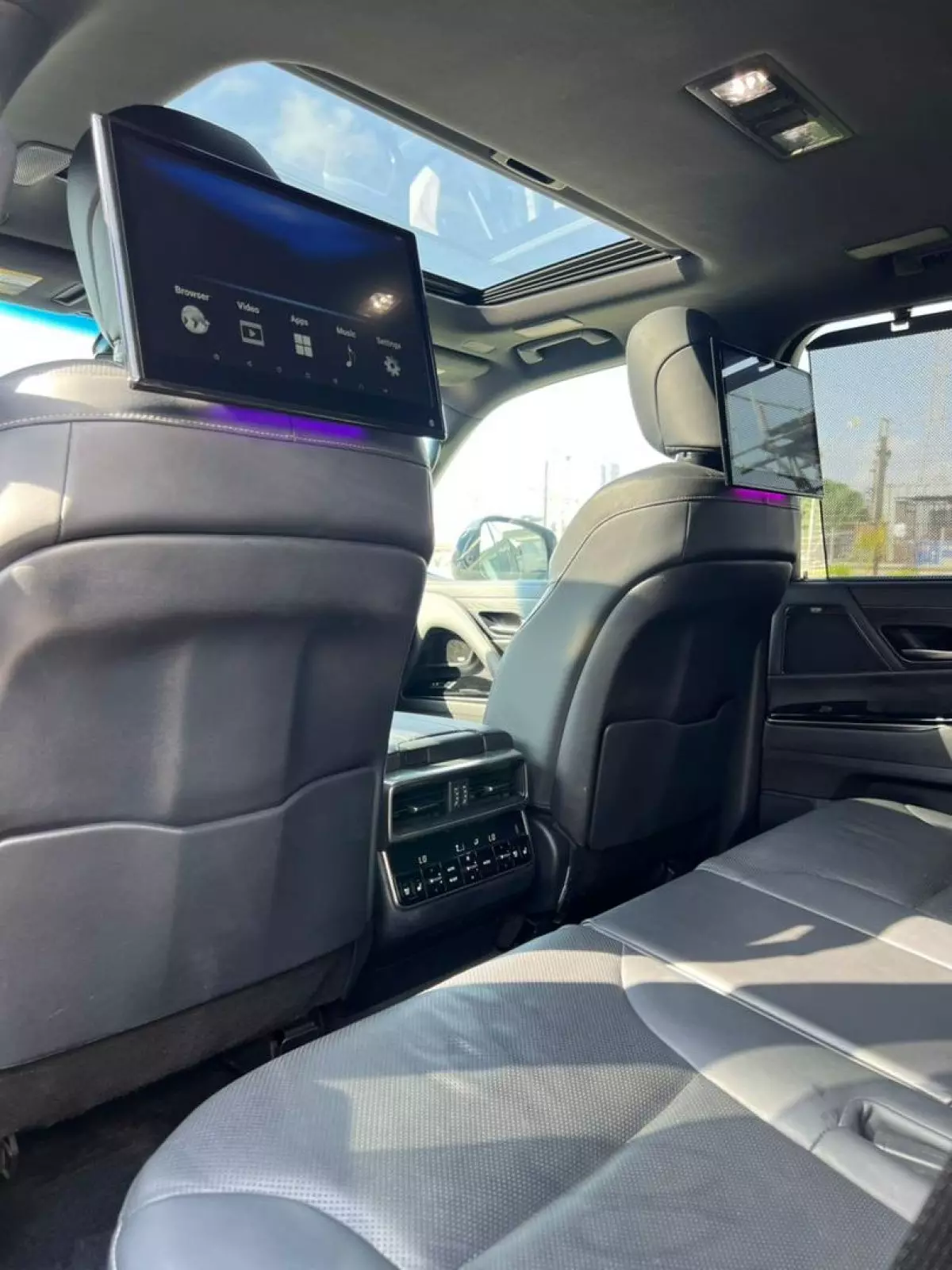 interiorBack